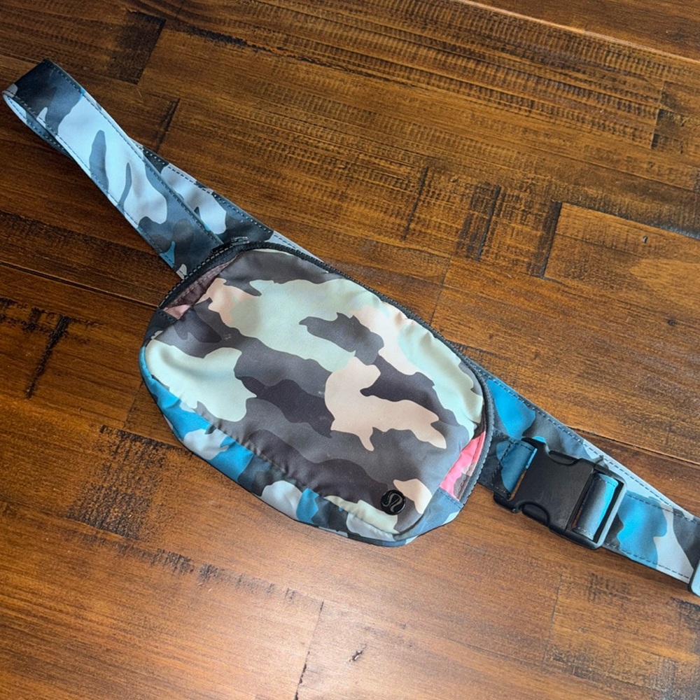 Lululemon Camo Beltbag